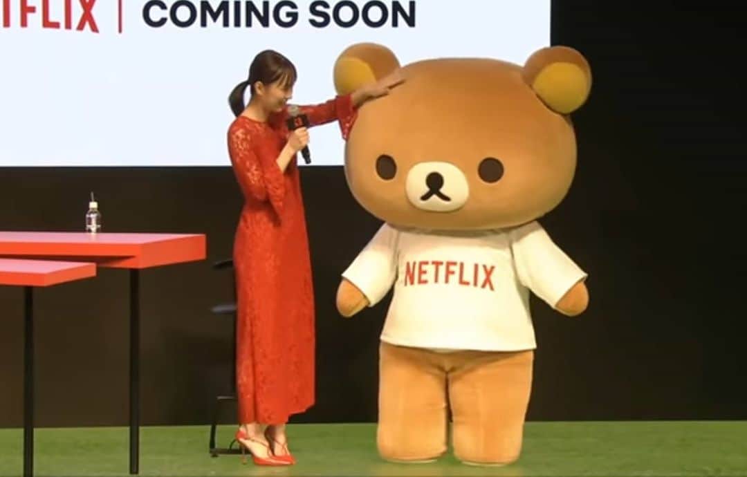 Rilakkuma US（リラックマ）さんのインスタグラム写真 - (Rilakkuma US（リラックマ）Instagram)「Rilakkuma is coming back to Netflix with a brand new series! We are pleased to announce, "Rilakkuma’s Theme Park Adventure" is now in production! The story follows Rilakkuma and friends as they visit an amusement park and have lots of adventures! Coming Soon! The announcement was made during the Netflix Anime Festival 2020! Check out the cute pics as Rilakkuma visits the stage! 🎢🎢🎢 Director: Masahito Kobayashi of Dwarf Studios Writers: Takashi Sumita & Makoto Ueda of Europe Kikaku Animation Production: Dwarf Studios and TYO Inc. Production: San-X Co., Ltd. Cast: Mikako Tabe as Kaoru (Japanese version) . What do you think of this announcement? . . . #RilakkumaUS #Rilakkuma #RilakkumaandKaoru #Netflix #Korilakkuma #SanX  #kawaii #リラックマ #サンエックス」11月4日 3時41分 - rilakkumaus