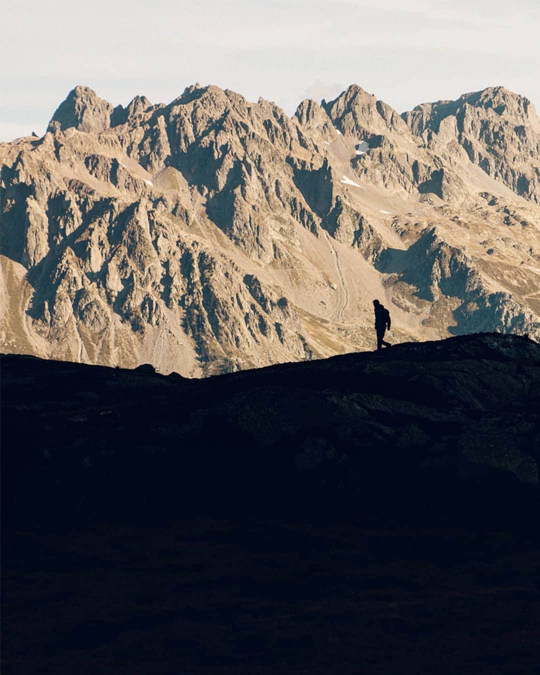 ミレーのインスタグラム：「So close yet so far... Stay strong and safe, our time in the mountains will come again soon!  📷 @matt_georges   #MilletRiseUp」