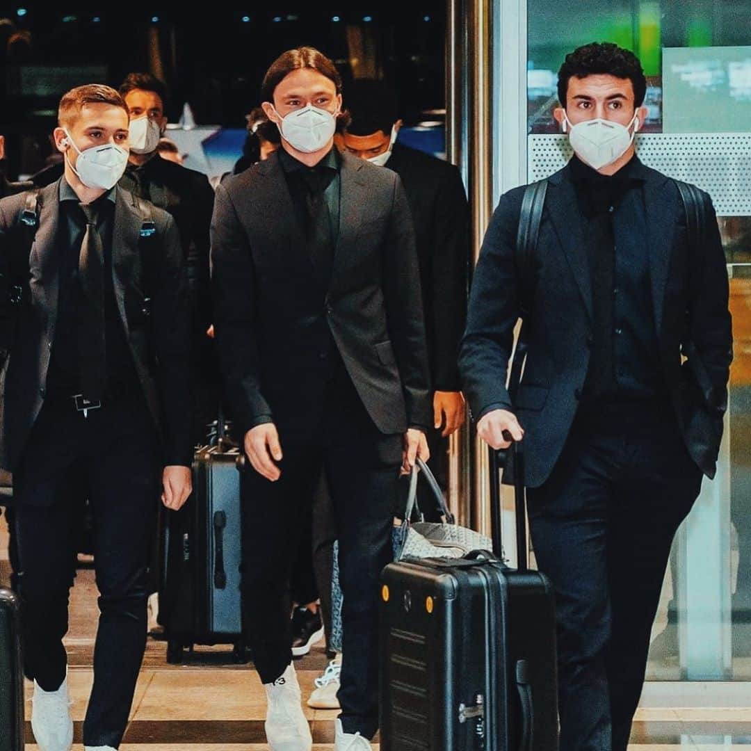 ニコ・シュルツのインスタグラム：「✈️ ⚽️」