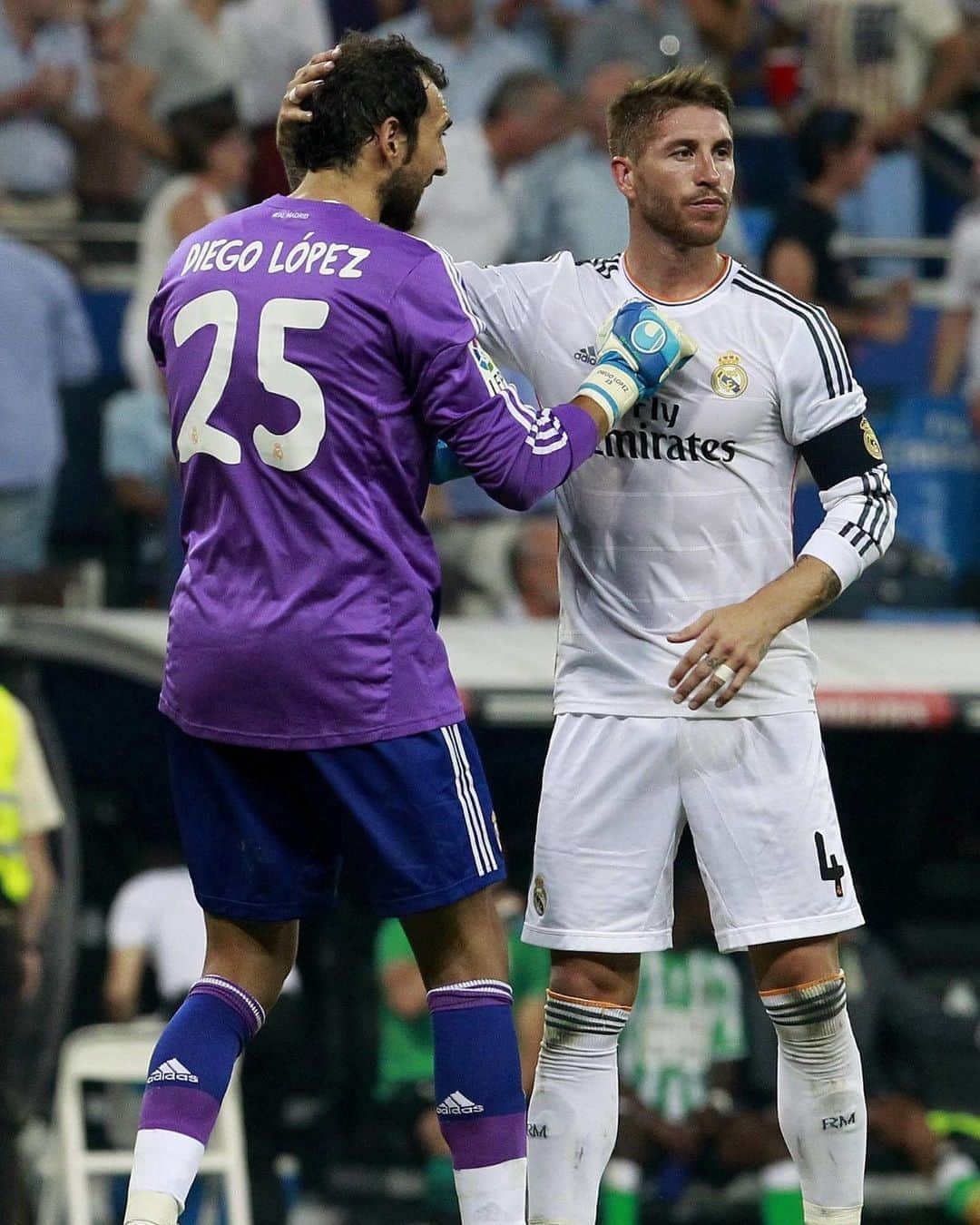 LFPさんのインスタグラム写真 - (LFPInstagram)「💜 @realmadrid  💛 @villarrealcf  ❤ @sevillafc  💙 @rcdespanyol   Countless moments in #LaLigaHistory, countless saves... and plenty more to come!  🎊🎉🎂 Happy birthday, @diegolopezofficial!  💜 #RealMadrid 💛 #Villarreal ❤ #SevillaFC 💙 #Espanyol  Innumerables momentos en #LaLigaHistory, innumerables paradas... ¡y las que te quedan!  🎊🎉🎂 ¡Feliz 39 cumpleaños, #DiegoLópez!  #LaLiga #Goalkeeper #Football #YouHaveToLiveIt #HayQueVivirla #HBD」11月4日 4時00分 - laliga