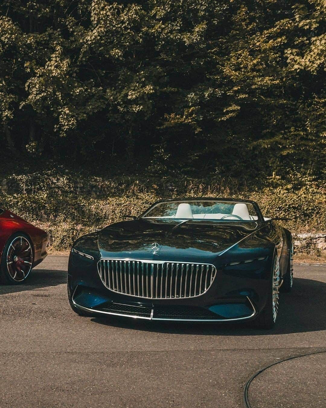 メルセデス・ベンツさんのインスタグラム写真 - (メルセデス・ベンツInstagram)「Which one of these two beauties does your heart beat for? The Vision Mercedes-Maybach 6 Coupé ❤️ or the Vision Mercedes-Maybach 6 Cabriolet 💙?   Via @gorden.wagener 📸 by @fredericseemann」11月4日 4時00分 - mercedesbenz