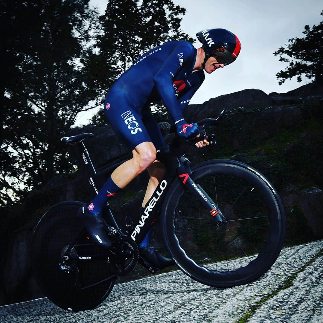 クリス・フルームさんのインスタグラム写真 - (クリス・フルームInstagram)「Would have enjoyed pushing today’s TT but thinking about the rest of the week. Madrid is getting closer... ALL IN FOR RED 👊 @ineosgrenadiers  📸 @gettyimages  @lavuelta」11月4日 4時16分 - chrisfroome