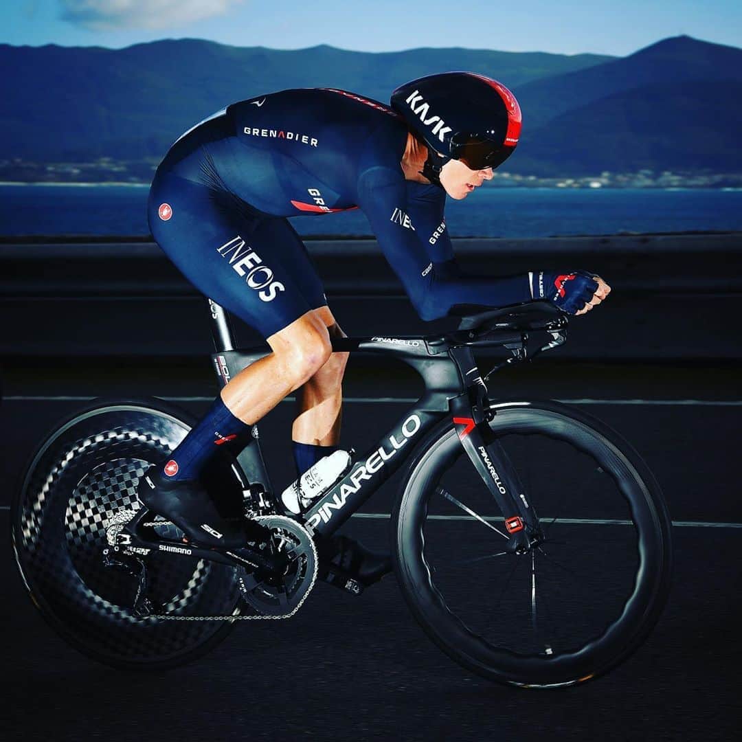 のインスタグラム：「Would have enjoyed pushing today’s TT but thinking about the rest of the week. Madrid is getting closer... ALL IN FOR RED 👊 @ineosgrenadiers  📸 @gettyimages  @lavuelta」