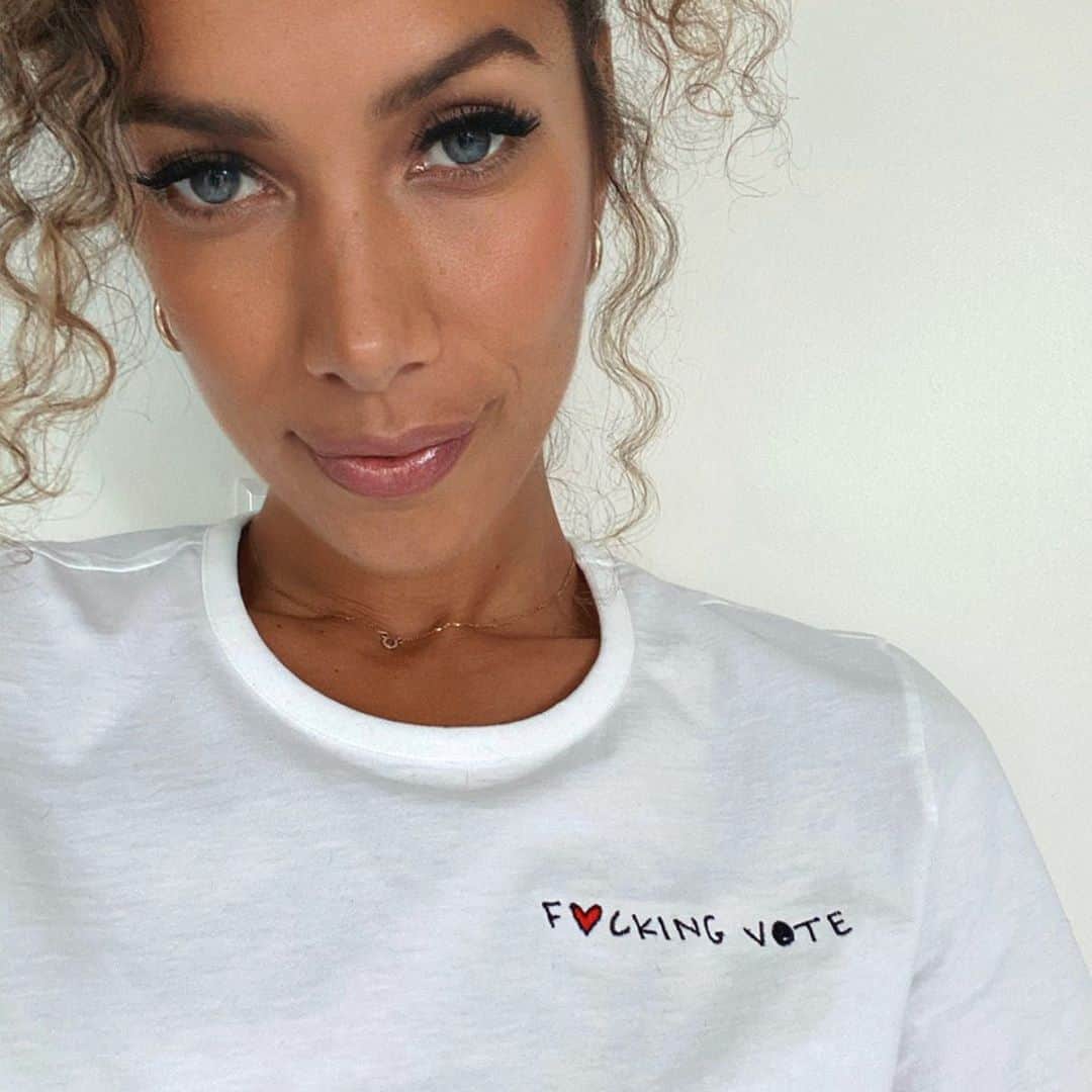 レオナ・ルイスのインスタグラム：「A friendly reminder 💙 do it for those who can’t 🙏🏽」