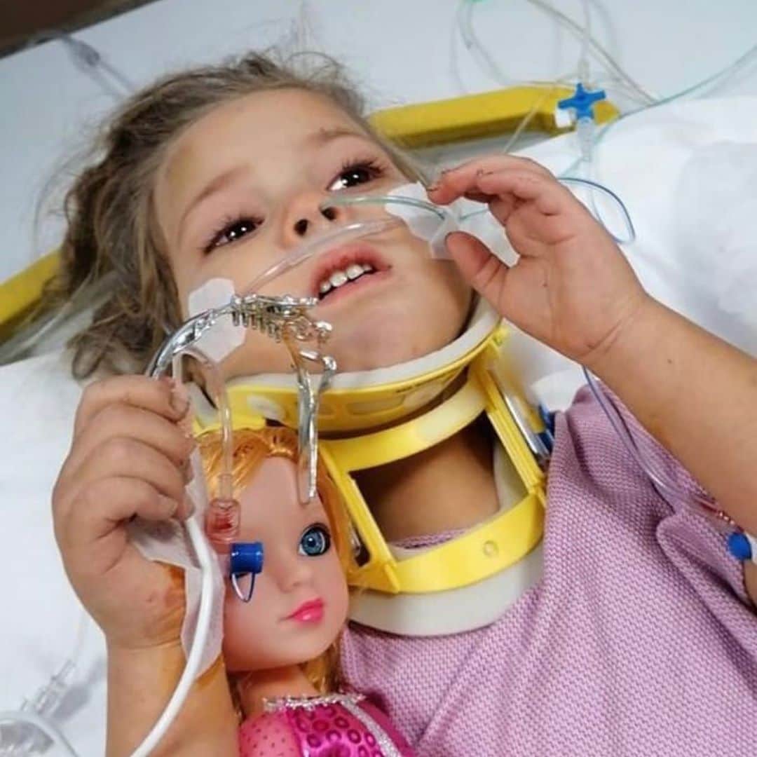 マヘル・ザインのインスタグラム：「4 years old Ayda Gezgin rescued 91 hours after the earthquake took place in #izmir !! MashaAllah ❤️❤️❤️❤️❤️❤️❤️ May Allah bless her life! I hope her family is ok! 🤲🏼  #Hope #miracle #izmirdeprem」