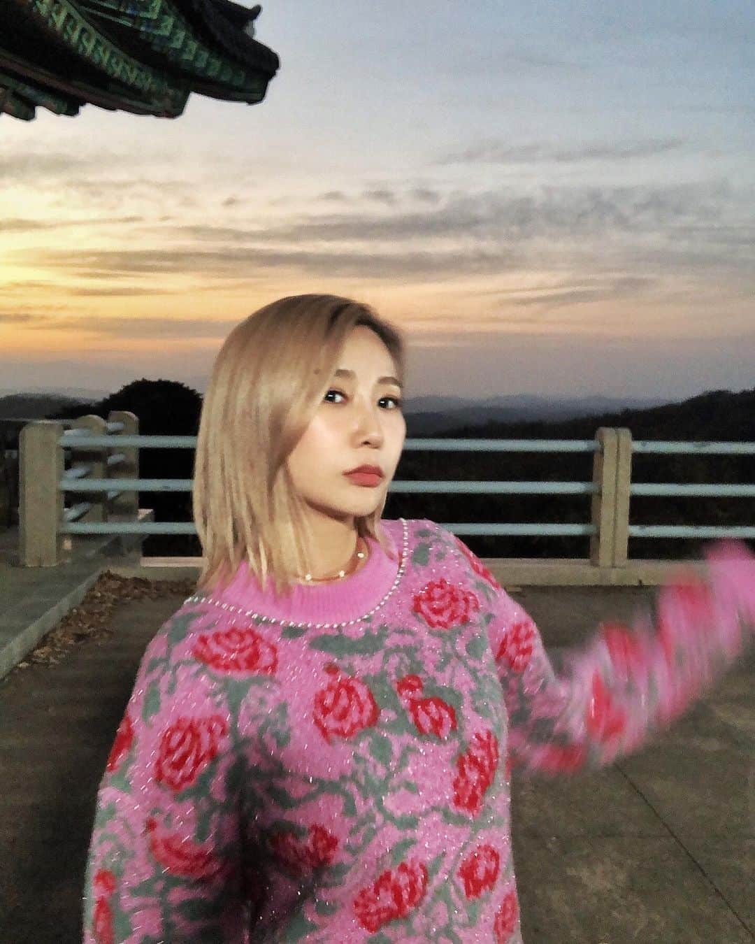 ジェアのインスタグラム：「🥀」