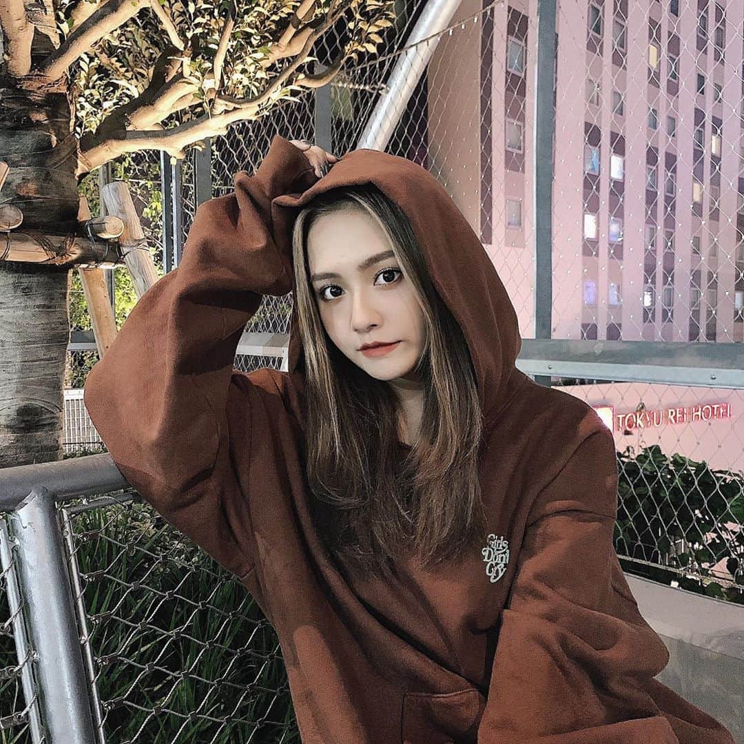 舞石まことさんのインスタグラム写真 - (舞石まことInstagram)「I love brown🤎☕️👜🐻🍂🍗」11月3日 19時45分 - makotomaishi