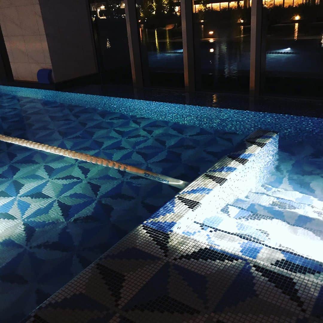 福田葉子さんのインスタグラム写真 - (福田葉子Instagram)「また泳いでます…。ほぼほぼ潜水してますが。水中のタイル見るの好きなので。 #swimming #pool #hotel #holiday #泳ぐ　#プール　#休日」11月3日 19時37分 - yoyoyokoko