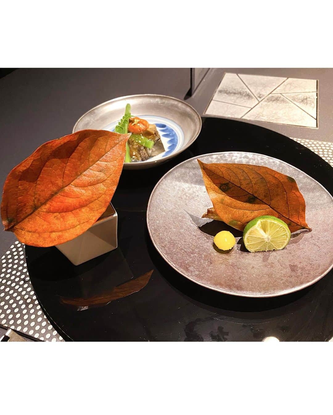 LISAさんのインスタグラム写真 - (LISAInstagram)「﻿ ﻿ 🍴 𝑫𝑰𝑵𝑵𝑬𝑹﻿ @ エクシブ湯河原離宮﻿ ﻿ こちらのお料理も、﻿ 肉まんとおこわとタコ焼きとアイスも、﻿ 深夜にやらかすカップ麺も、﻿ 合言葉は＂旅行だからゼロカロリー＂‪‪﻿ ﻿ 特に鱧松蒸しが最高だった🥺💛🍄﻿ ﻿ #XIV #tripjapan #travelphotos #japan_photo #dinnertime #japanesedinner #エクシブ #エクシブ湯河原離宮 #湯河原 #湯河原温泉 #豪華 #モダンインテリア #温泉旅行 #ディナー #日本料理 #日本料理店 #華暦」11月3日 19時40分 - liy__94