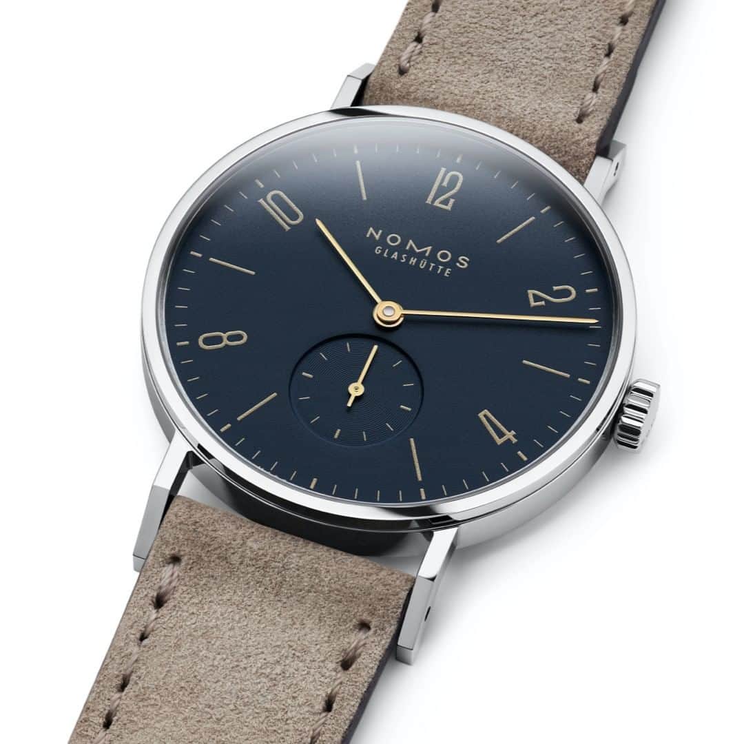 のインスタグラム：「Tangente Tuesday: With its combination of gold and silver in a 35-millimeter case, Tangente midnight blue brings a touch of elegance to a wide range of wrists. And if you're looking for something a tick larger, Tangente midnight blue also comes in 38 mm.  #nomostangente #tangente #nomos #nomosglashuette #watch #watchoftheday #watchgeek #madeingermany #wristwatch #wotd #finewatches」