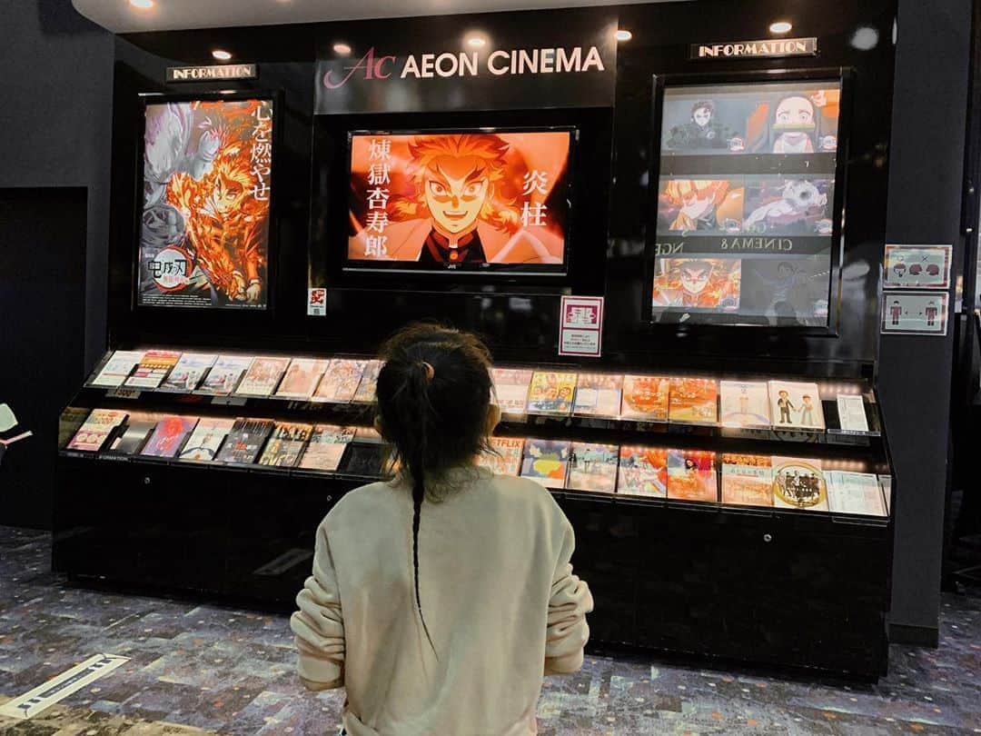 EMIのインスタグラム：「☆ 『もう1回観たい…』と鬼滅で足が止まりましたが 今日はプリキュアの映画です☺️ 3月から延期になっててやっと公開されたので♡ プリキュアやっぱ可愛くて大好きだ〜😍 #プリキュア #映画」