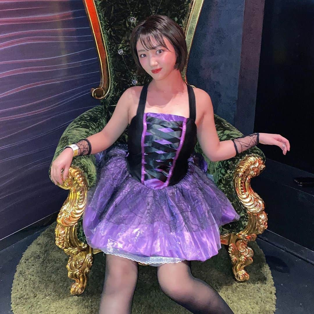 東美希さんのインスタグラム写真 - (東美希Instagram)「TRICK OR TREAT👻 今年は魔女🧙‍♀️🦹‍♀️ . . . #halloween  #halloween2020  #魔女コスプレ  #コスプレ #ハロウィンパーティー」11月3日 20時04分 - amisar11