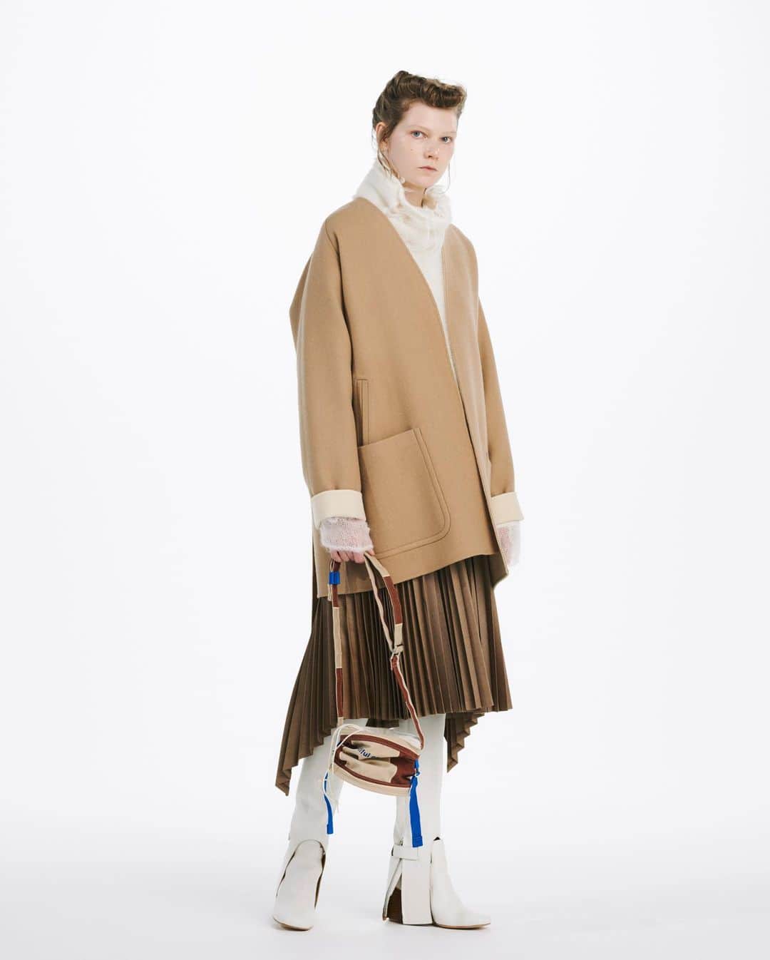 ビューティフルピープルさんのインスタグラム写真 - (ビューティフルピープルInstagram)「Winter 2020 Collection⁠⠀ Side-C / Vol.4⁠⠀ ⁠⠀ coat : tasmania polwarth liner short coat⁠⠀ ⁠tops : thread layard high neck pullover⁠⠀ ⁠skirt : wool silk pinhead pleated skirt⁠⠀ bag : sunbrella spring bucket bag⁠⠀ ⁠⠀ ⁠⠀ #AW20⁠⠀ #PFW⁠⠀ #SideC⁠⠀ #shortcoat⁠⠀ #knit⁠⠀ #highneckpullover⁠⠀ #pullover⁠⠀ #pleatedskirt⁠⠀ #bucketbag⁠⠀ #handbag⁠⠀ #shoulderbag⁠⠀ #beautifulpeople⁠」11月3日 20時06分 - beautifulpeople_officialsite