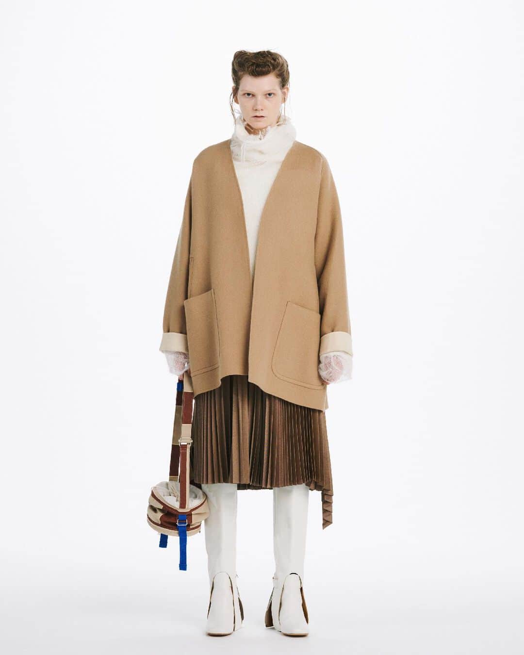 ビューティフルピープルさんのインスタグラム写真 - (ビューティフルピープルInstagram)「Winter 2020 Collection⁠⠀ Side-C / Vol.4⁠⠀ ⁠⠀ coat : tasmania polwarth liner short coat⁠⠀ ⁠tops : thread layard high neck pullover⁠⠀ ⁠skirt : wool silk pinhead pleated skirt⁠⠀ bag : sunbrella spring bucket bag⁠⠀ ⁠⠀ ⁠⠀ #AW20⁠⠀ #PFW⁠⠀ #SideC⁠⠀ #shortcoat⁠⠀ #knit⁠⠀ #highneckpullover⁠⠀ #pullover⁠⠀ #pleatedskirt⁠⠀ #bucketbag⁠⠀ #handbag⁠⠀ #shoulderbag⁠⠀ #beautifulpeople⁠」11月3日 20時06分 - beautifulpeople_officialsite