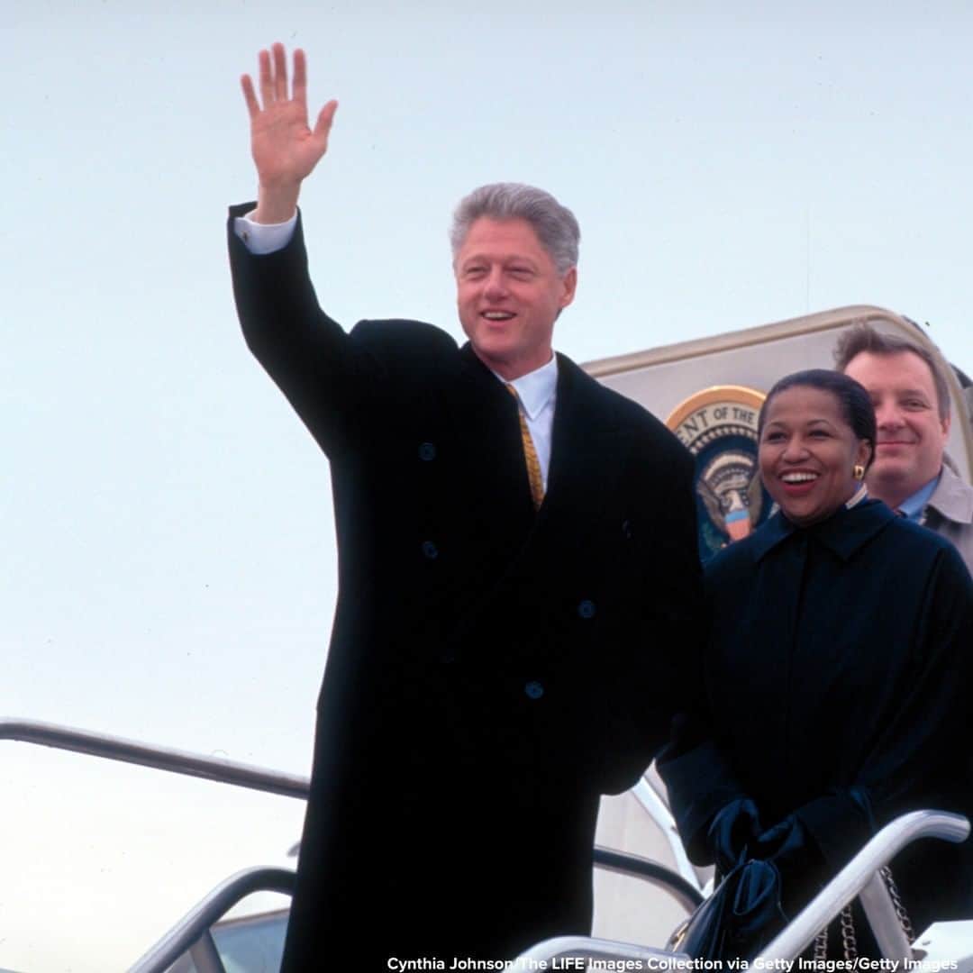 ABC Newsさんのインスタグラム写真 - (ABC NewsInstagram)「ON THIS DAY: In 1992, Democrat Bill Clinton was elected the 42nd president of the United States, defeating President George H.W. Bush.  In Illinois, Democrat Carol Moseley-Braun became the first Black woman elected to the U.S. Senate. #onthisday #politics」11月3日 20時11分 - abcnews