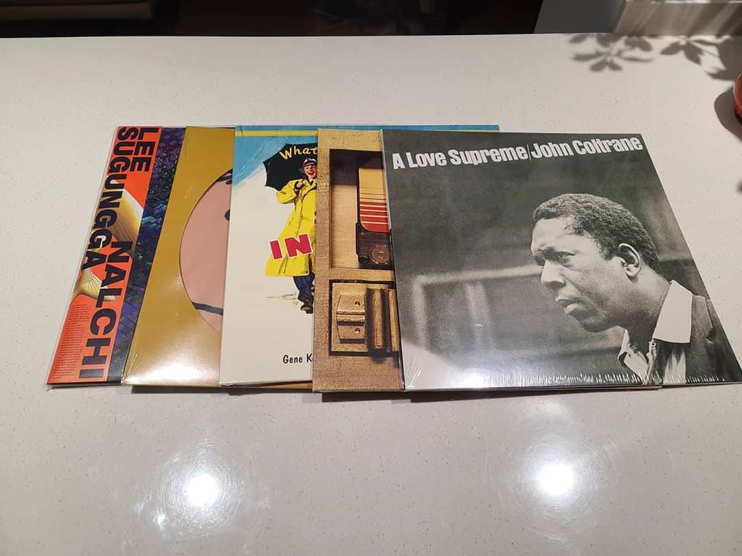 サニー のインスタグラム：「왔다! 앗싸~ #vinyl #엘피삐약이 #엘피어린이 #엘린이 #하나하나모아보아요」