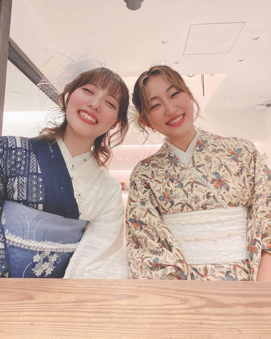 井尻晏菜さんのインスタグラム写真 - (井尻晏菜Instagram)「﻿ 沢山食べたけど沢山歩いたし﻿ 着物で締め付けられてるから実質カロリーゼロ！﻿ ﻿ ﻿ わたがしもフワフワやし﻿ 風強くて粉かなり飛んでいったから実質カロリーゼロ！笑﻿ ﻿ ﻿ ﻿ #京都観光#着物レンタル#レース着物#着物女子#京都散策#祇園#八坂神社#アンティーク着物#京都グルメ」11月3日 20時15分 - ijirianna0120