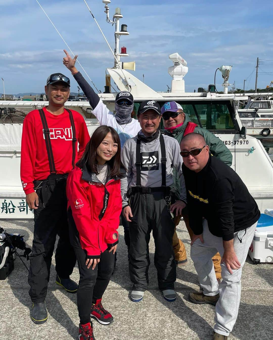 高本采実さんのインスタグラム写真 - (高本采実Instagram)「🐟 11/1 「明石海峡ジギング実釣会」  ⛴ @chouta_fishing_boat   先日、第３長太にて、 明石ジギング実釣会を行いました☺︎  ちょっと渋い中 ツバス、ハマチ、サゴシ が船中で上がりました(o^^o)  最後の流しでは、 船中で肥えた型の良いデカハマチもあがりましたよ😻  次こそは、みんなでサイズアップが釣れますように🤩🐟🤍  参加者の皆様、素敵な１日をありがとうございました(*´-`)  また当日の写真・動画等は、後日Facebookにて更新します☺︎ （※写真掲載承諾済み）  【タックル】 rod：リスキーリゼルヴァ510 reel：オシアジガー jig：リスキーリスカスⅡ 170g グローヘッド  🌟次回実釣会のお知らせ🌟 11/7(土) 秋タコ実釣会🐙 カンジインターナショナルの池田さん  @hirokazu1104 も参加します！ 秋タコが攻略できる「ドラステ釣法」 を習得できるチャンスです😳✨ 私も初挑戦します🔥 まだ空きございますので、 是非ご予定の合う方ご参加お待ちしております(о´∀`о)🎣🤍  ⛴第3長太 淡路島の淡路IC降りてすぐの好アクセス！ ◆ご予約：東根賢治 船長まで TEL：080-2541-5421  . . . . . . #第3長太 #淡路島 #岩屋 #ツバス #ハマチ #サゴシ #明石ジギング #ジギング #jigging #スロージギング #青物 #ブリ #サワラ #実釣会 #オフショア #船釣り #魚好き #釣り #釣果 #釣り好き #釣りガール #大物ハンター #ルアルアチャンネル  #ブンブンイメージガール #アングラー #fishinggirl #钓鱼 #高本采実 #あやみん #ayamistagram」11月3日 20時28分 - ayami__summer