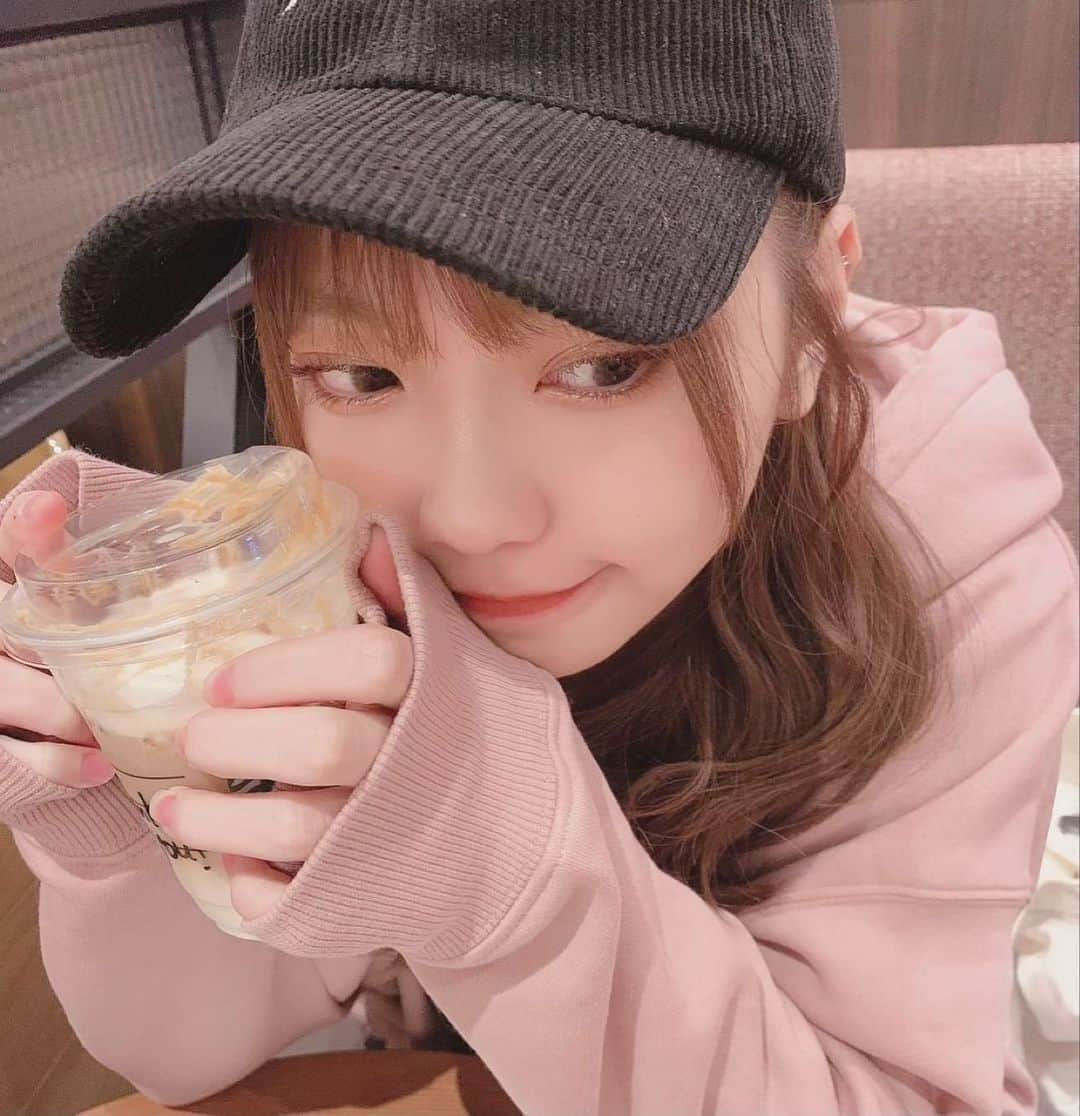 仲村和泉のインスタグラム：「寒いのが好き☺︎﻿ ﻿ ﻿ ﻿ コーヒーもアイスが好き♡」