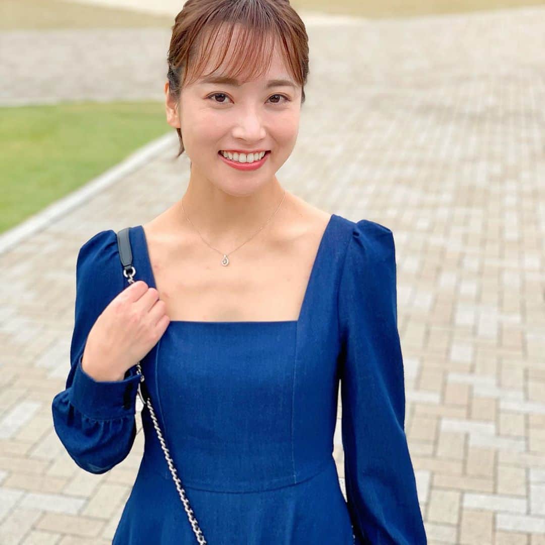 平川彩佳のインスタグラム：「. 映画「鬼滅の刃」見てきました‼︎ . わかりやすいストーリーながらも キャラクターの細かい心理描写にのめり込みました。 . 因みに、 私は、漫画もアニメも一切見たことがなかったです。 ただ、事前に鬼滅ファンの方から 大体のあらすじと キャラクター構成のレクを受けて見に行きました。 全く何も知らないより 最低限の予備知識を身につけていった方が 面白いかも。 しかし、超初心者でも理解しやすい内容でした。」