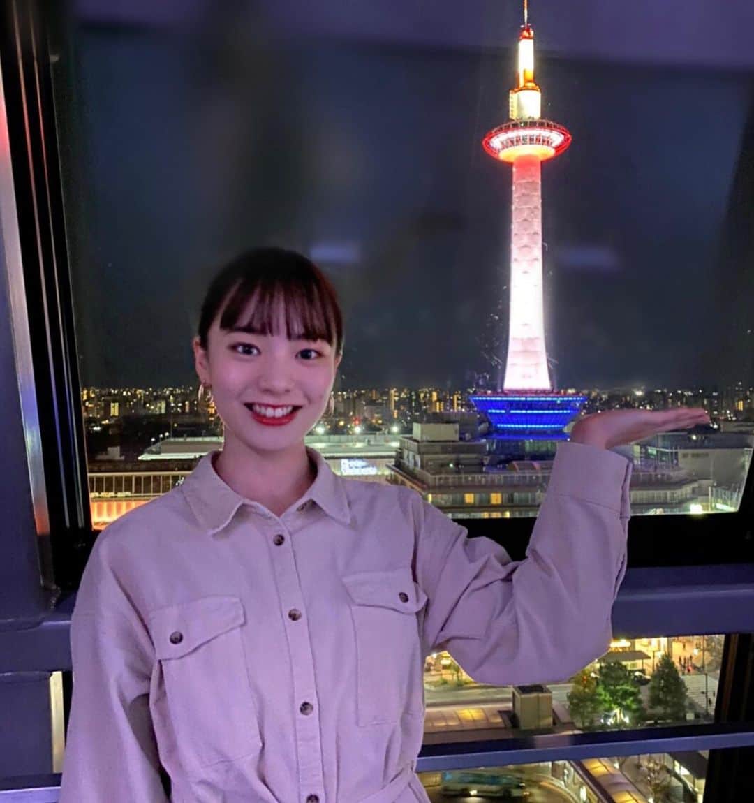 山田千加のインスタグラム：「こんばんは🌉  先日、 部活のマネージャーがサプライズをしてくれました💓 いつも気遣ってくれて優しいマネージャーの 粋な心意気が嬉しすぎて癒されました🥰  日々周りのみんな、応援してくださる皆さまに 支えられていて感謝することばかりですヽ(*´∀｀*)ﾉ  そして、今日も朝から部活へ🤸‍♂️💨 寒い日は布団から出るのが辛くて、 ぎりぎりまで寝てしまいます(つω-｀).｡oO  電車でも気づいたら寝落ち... 温かい電車の中は眠りを誘いますね🥺𝚣𝚣𝚣  投票していただけるのも今日含めあと16回 本日も投票よろしくお願いします🍀*゜  #ミスキャンパス同志社2020 #ミスキャンパス同志社 #ミス同志社 #ミスコン #ミスキャン #京都駅 #京都カフェ #kyoto」