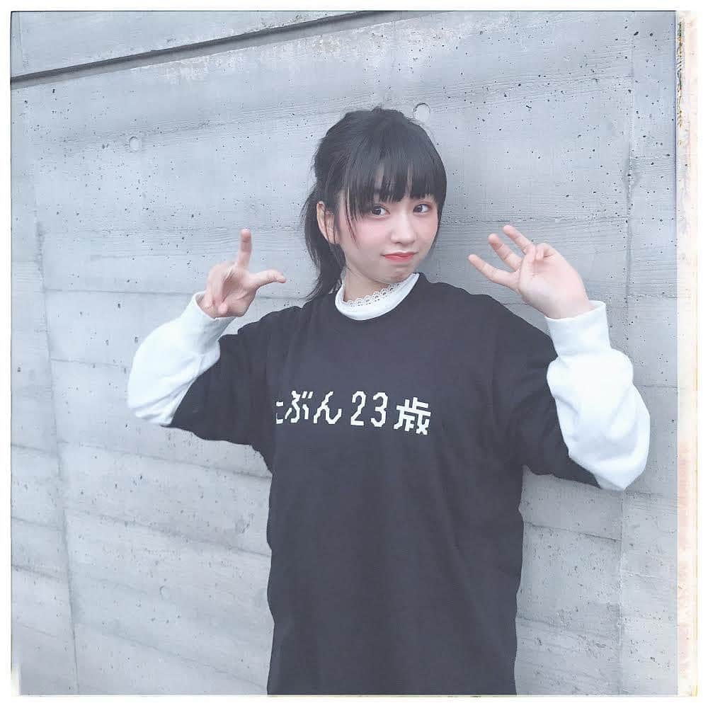 奥森皐月さんのインスタグラム写真 - (奥森皐月Instagram)「. . . 来週の参観日に間に合うように宿題しよ . . . #奥森皐月 #にほんごであそぼ #りぼんガール #すイエんサーガールズ #すイガール #JK #FJK #女子高生 #手書き #手書き文 #原稿用紙 #140文字 #たぶん23歳 #家庭教師 #赤羽サンシャイン #プレゼント #お気に入り #Tシャツ #16歳 #嘘 #メモ #ノート #いぶりがっこ #ポニーテール #セミロング #スニーカー #nike  #airmax #スターダストプロモーション #煩悩自動書記」11月3日 20時27分 - satuki_okumori_official