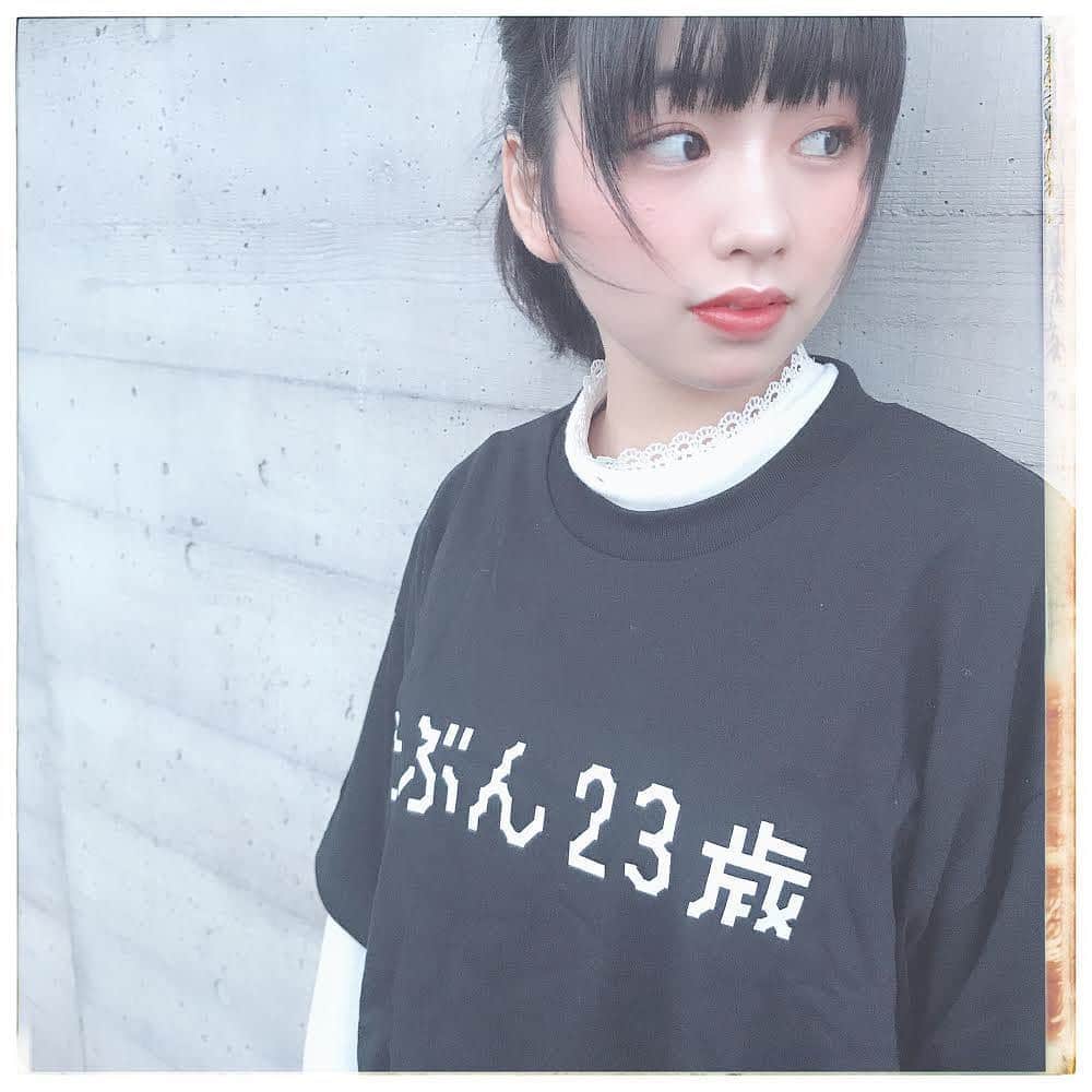 奥森皐月さんのインスタグラム写真 - (奥森皐月Instagram)「. . . 来週の参観日に間に合うように宿題しよ . . . #奥森皐月 #にほんごであそぼ #りぼんガール #すイエんサーガールズ #すイガール #JK #FJK #女子高生 #手書き #手書き文 #原稿用紙 #140文字 #たぶん23歳 #家庭教師 #赤羽サンシャイン #プレゼント #お気に入り #Tシャツ #16歳 #嘘 #メモ #ノート #いぶりがっこ #ポニーテール #セミロング #スニーカー #nike  #airmax #スターダストプロモーション #煩悩自動書記」11月3日 20時27分 - satuki_okumori_official