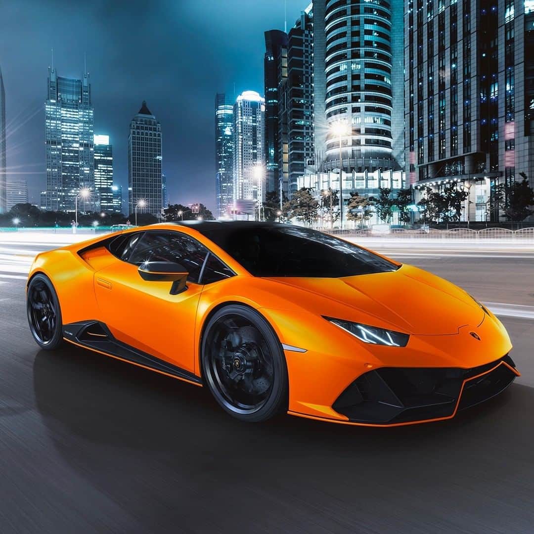 ランボルギーニのインスタグラム：「Elegance, a daring attitude and a touch of glamour; make way for the brilliant possibilities offered by the new Huracán EVO Fluo Capsule. Inspired by the Urus capsules, its two-tone signature in bright, bold colors brings an energetic style twist to the Lamborghini experience.  #Lamborghini #HuracanEVO #EveryDayAmplified」