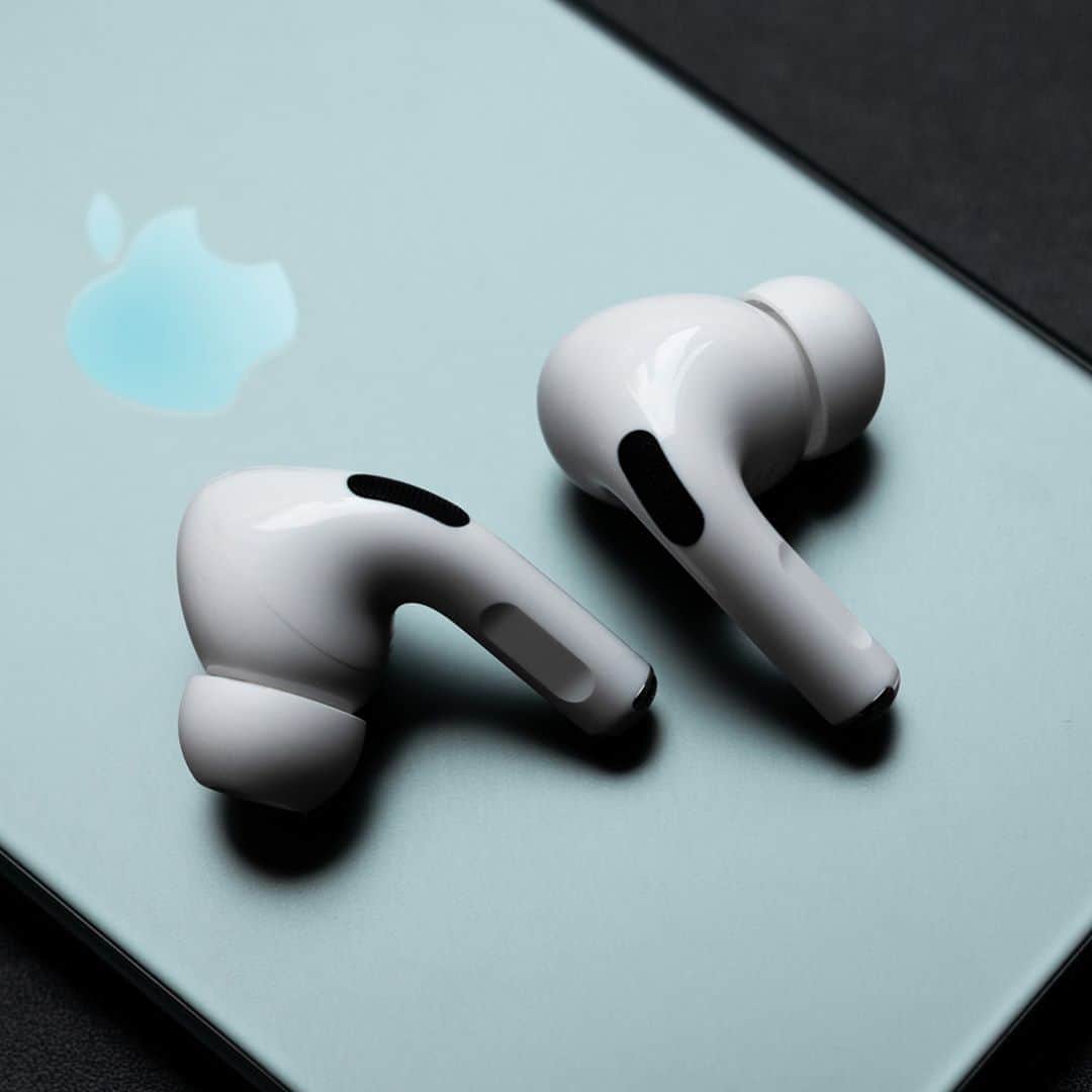 HYPEBEASTさんのインスタグラム写真 - (HYPEBEASTInstagram)「#hypebeasttech: @apple has announced a new worldwide program to replace faulty AirPods Pro experiencing audio issues free of charge. The initiative follows complaints from customers about experiencing crackling and popping sounds. To be eligible, AirPods manufactured prior to October 2020 must exhibit either “crackling or static sounds that increase in loud environments, with exercise or while talking on the phone” or “Active Noise Cancellation not working as expected, such as a loss of bass sound, or an increase in background sounds.” If the issues are present then faulty sets can be replaced at an Apple Store, an authorized Apple service provider, or customers can contact Apple Support to have the earbuds examined. ⁠ Photo: Eddie Lee/HYPEBEAST」11月3日 20時35分 - hypebeast