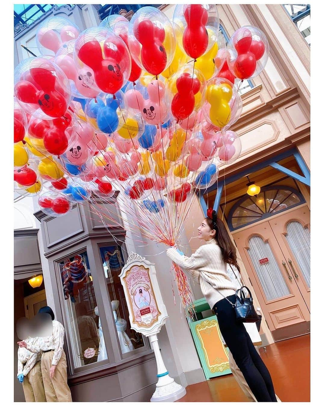 永島あゆみさんのインスタグラム写真 - (永島あゆみInstagram)「Disneyland🐭 ・ @kio_kanade ❤︎ あおいとのディズニーは最高で 素敵な休日でした🥰💕 プロなの？ってくらい写真の 撮り方が上手でセンスが素晴らしいの🤣 "美女と野獣"は残念ながら抽選が 外れてしまったけど写真は撮れたし 代わりに"ベイマックス"の抽選当たって なんだかんだ楽しかった❤︎ あおいありがと😘 ・ #disneyland  #🐭 #夢が叶う場所  #ディズニーランド  #ディズニーコーデ  #美女と野獣 #ベイマックス #意外と面白かった #写真の撮り方 #プロすぎて笑う #宝塚歌劇団 #同期 #輝生かなで ちゃん」11月3日 20時45分 - ayumi_nagashima_official