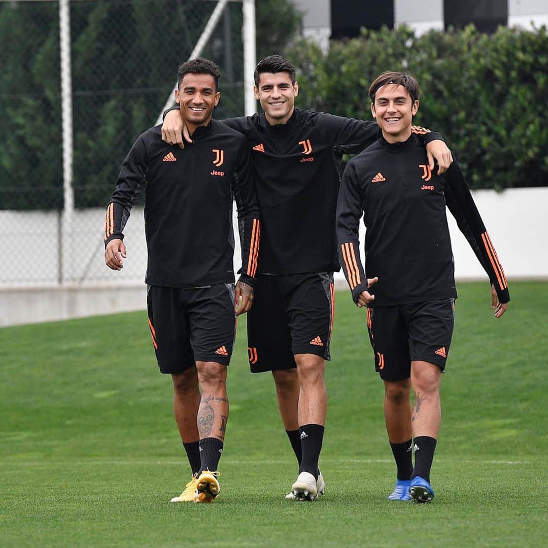 アルバロ・モラタのインスタグラム：「@paulodybala @daniluiz2 🙌⚪️⚫️」