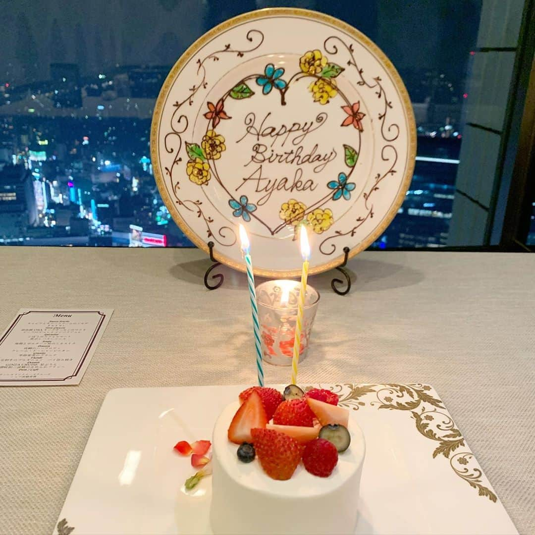 TakeuchiAyaka さんのインスタグラム写真 - (TakeuchiAyaka Instagram)「昨日22歳を迎えました🎂  21歳は変化と刺激が多くて これからの人生に繋がるような 大切な一年でした！  22歳は自分らしく、 そして自分と向き合いながら 何事にも挑戦していきます！  これからもどうぞよろしくお願いします🌼  #クルーズクルーズ #池袋  #素敵な料理 #とても美味しかったです #最高の景色 #22歳 #抱負 #夜景 #thankyou #1102」11月3日 20時48分 - _.a__a__a._