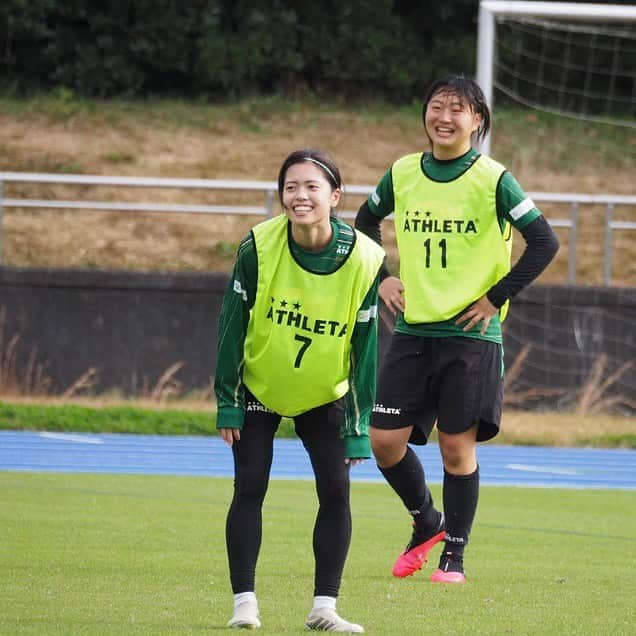 東京ヴェルディさんのインスタグラム写真 - (東京ヴェルディInstagram)「本日は多摩陸でトレーニングを行いました⚽️﻿ 全体トレーニング後は各々、自主トレを行いイワシ（最年長）vsモモカ（最年少）の1対1も🤝！﻿ ﻿ 今週末の試合は多摩陸での開催になりますので、お間違えのないようご注意ください。﻿ ﻿ ﻿ ﻿ #岩清水梓 #木下桃香 #伊藤彩羅﻿ #長谷川唯 #黒沢彩乃 #松田紫野 #山下杏也加 #原衣吹 #宮澤ひなた #中里優 #宮川麻都 #三浦成美 #beleza﻿ #ベレーザ #日テレベレーザ #日テレ東京ヴェルディベレーザ #東京 #tokyo」11月3日 20時52分 - tokyo_verdy