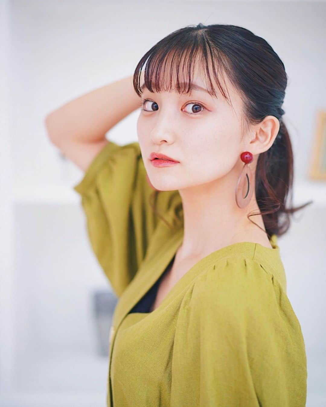 加藤早和子のインスタグラム：「❤︎ こういう表情ばっかり🤭笑  DAZN、iPhoneで観ながら 他のアプリ開けるようになったの最高すぎる🙂🙃  . . #青山学院大学 #女子大学生 #一眼レフ #ポートレート #ポートレート撮影 #ポトレ #被写体 #いいね返し #portrait #as_archive #portraitphotography #as_picture #portrait_mood」