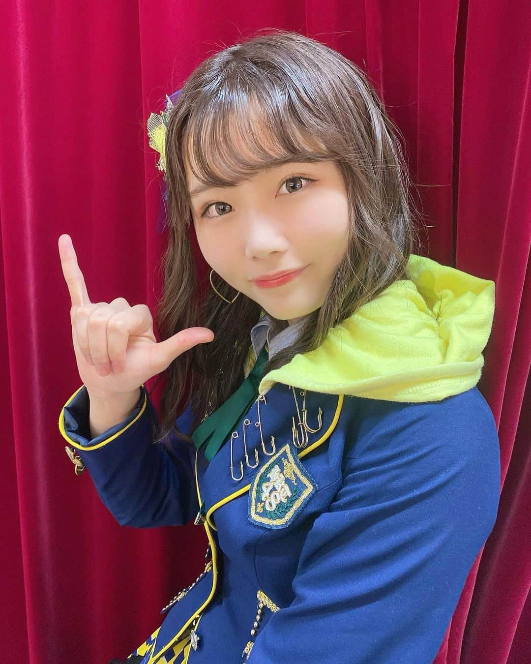 秋吉優花さんのインスタグラム写真 - (秋吉優花Instagram)「. 西日本シティ銀行HKT48劇場オープン記念公演  .  1stシングルから今作まで フルサイズでお届けしました💃 大切な記憶を、一緒に振り返れて楽しかった〜 . なにより客席にファンの皆さんがいるってことが本当に嬉しかった🥺 . みんなの前でパフォーマンスできたの、 何ヶ月ぶりだろう。。 . すっごく暖かくて、熱かった。 ありがとうございます。 新劇場オープン嬉しいね。 帰ってくる家がある、そんな気持ち🤝 沢山の方に感謝です...😭 . #メロンジュース なななんと約7年ぶりに着た😳🍈 2種類あって、ライブの時はパンク衣装、フォーマルめな時はメロン制服なの！(2個前の投稿で着てるやつ🍈) . これからも一緒に楽しい時間過ごそう🤝絶対！！！ . . 明日からはアイアコンサートです🥰 ここ数年、毎年出演させて頂いてて嬉しいです！ 応援して下さっている皆さん、本当にありがとう。 . 東京に行くのも久しぶりで コンサートも久しぶり🥺✨ 若干体力が...いや、気合なのよ。気合。 めっちゃ楽しみ！！！ 楽しみすぎる！！！想像したらもう楽しい！！ . 会える方は明日明後日！お会いしましょう！！ 会えない方もこれからまた絶対会おうね！！！ #HKT48 #メロンジュース #発売当時 #12歳 #最高かよ #フルサイズ #久々踊ったら走馬灯見えた #20歳 #最高かよ」11月3日 20時58分 - akiyoshi_1024