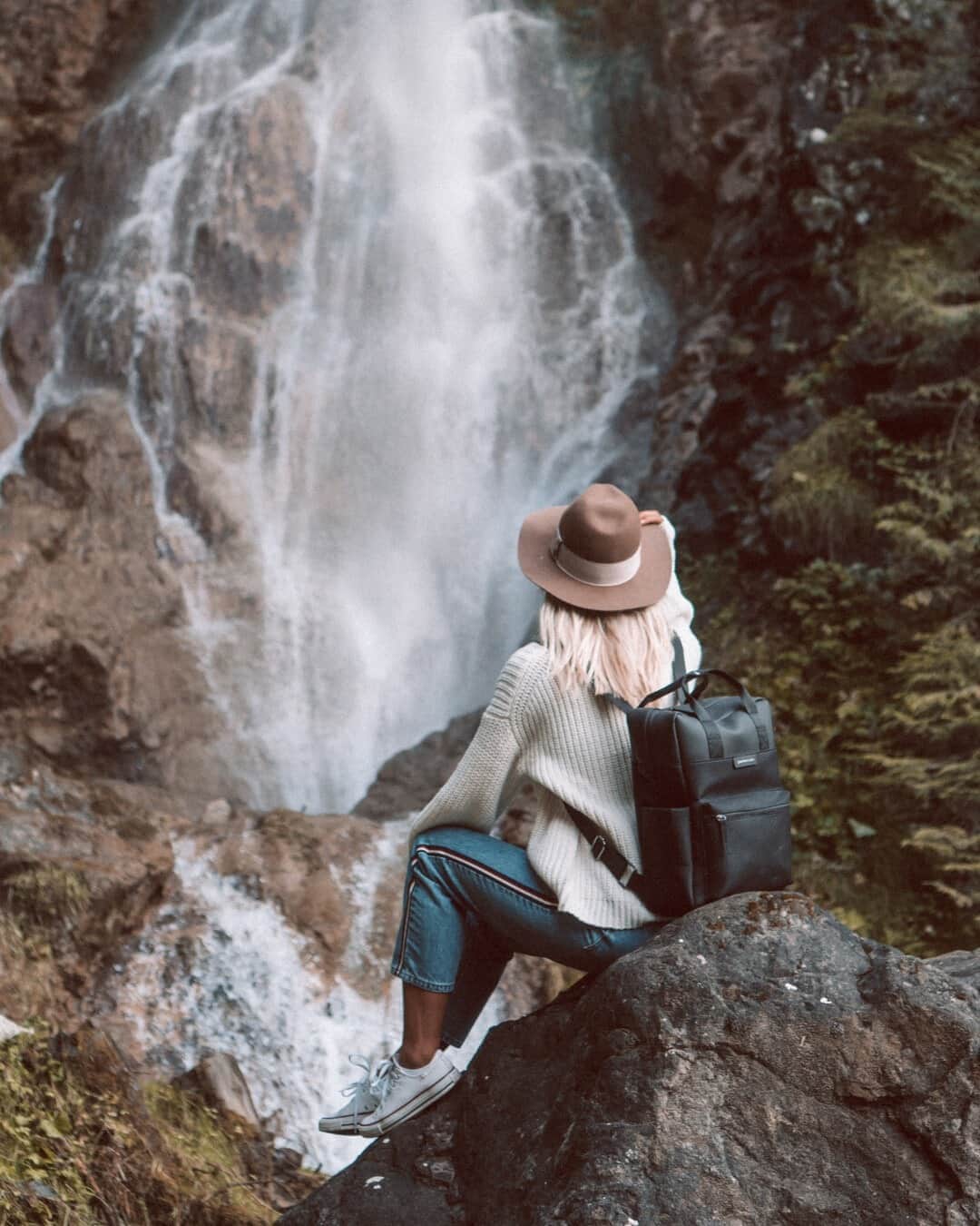Kapten & Sonさんのインスタグラム写真 - (Kapten & SonInstagram)「'Life is a climb but the view is great.' ⛰️ @joliejanine found this amazing waterfall on the go with our backpack Bergen "All Black". 🖤 #bekapten #kaptenandson⁠ .⁠ .⁠ .⁠ #backpack #nature #travel #traveling #adventure #adventures #backpacktrips #takemethere #explore」11月3日 21時01分 - kaptenandson