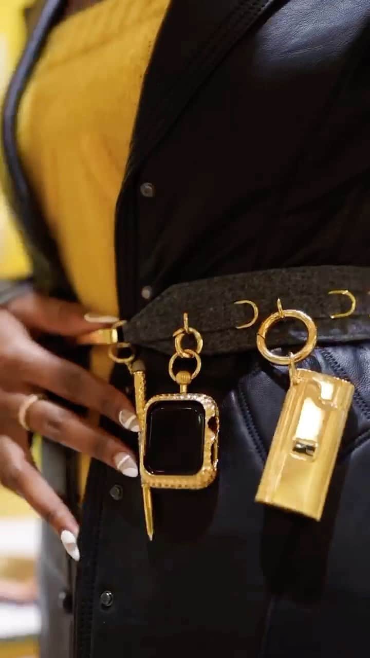 Harrodsのインスタグラム：「Go for gold à la @evssofficial, who styled up a storm with the cult @Fendi X @Chaos collaboration, now in Luxury Accessories on the Ground Floor.  Harrods will be closed from the end of trading on Wednesday 4th November, in line with government guidelines. You can continue to access in-store departments from home with our remote personal shopping service, Virtual Concierge, as well shop online at harrods.com. Head to our link in bio to find out more.  Photographer: @luceroglow   #Harrrods #HarrodsFashion #FendiXChaos」