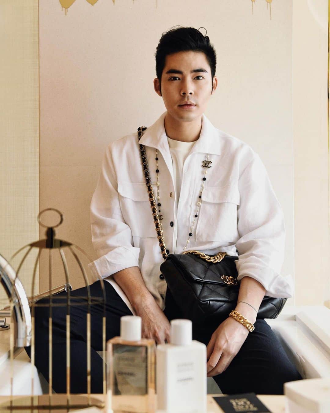 Christoffer Chengのインスタグラム：「@chanelofficial prices are raising again, have you got your hands on your dream bag yet? 😌😌」