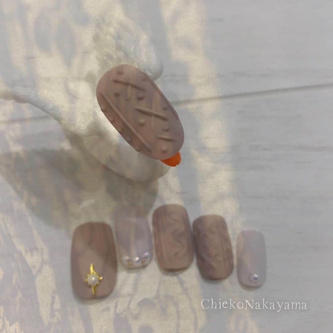 なかやまちえこのインスタグラム：「NAIL BOOK×PREGEL⠀ オンライン無料セミナーのアーカイブが、ネイルブックのYouTubeアカウントにてUPされました！⠀ ⠀ 後日、わたしのYouTubeアカウントにもUPさせて頂きます☺️⠀ ⠀ #nail #nails #nailart #ネイル #美甲 #ネイルアート  #japanesenailart #manucure #japanesenails #manicurist #gelnails #أظافر #네일아트 #미용 #vẽmóng #ngườiđẹp  #เพ้นท์เล็บ #искусствоногтя #artedeuñas #เพ้นท์เล็บเจล #ジェルネイルデザイン #ネイルデザイン #senikuku #nagelkunst #オンラインセミナー #nailbook #youtube @pregelofficial @nailbook.jp」