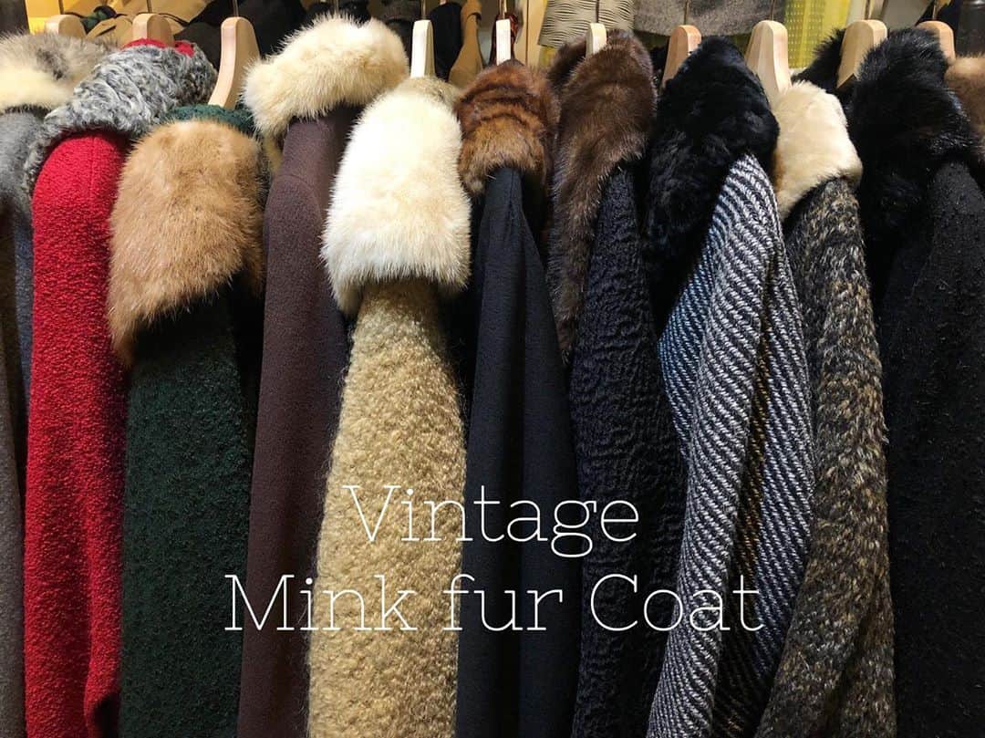 NUTTY Vintage&Collectibleのインスタグラム：「🍃RECOMMEND VINTAGE🍃  ☑︎vtg mink fur coat  昨日インスタライブでご紹介したヴィンテージコート 多数店頭に並んでおります🧥🧥  ぐっと冷え込むいまからの時期に、 お早目のゲットがおすすめです＊ 他にも多数ご用意しておりますので 是非ご覧にいらして下さいね。  明日も12-20で皆様のご来店をお待ちしております＊  💌DMよりお問い合わせ/通販承っております💌  ------------------------------------ 🛍NUTTY通販について🛍 ------------------------------------- ＜ONLINE STORE＞ VINTAGE▶︎http://nutty.theshop.jp/ USED SELECT▶︎https://nuttyselect.official.ec/ （プロフィールページURLよりjump🕊） ㅤㅤㅤㅤㅤㅤㅤㅤㅤㅤㅤㅤㅤ ＜VIDEO CHAT SHOPPING＞ テレビ電話をお繋ぎして、リアルタイムでご案内いたします。詳細は過去の投稿をご覧ください。」