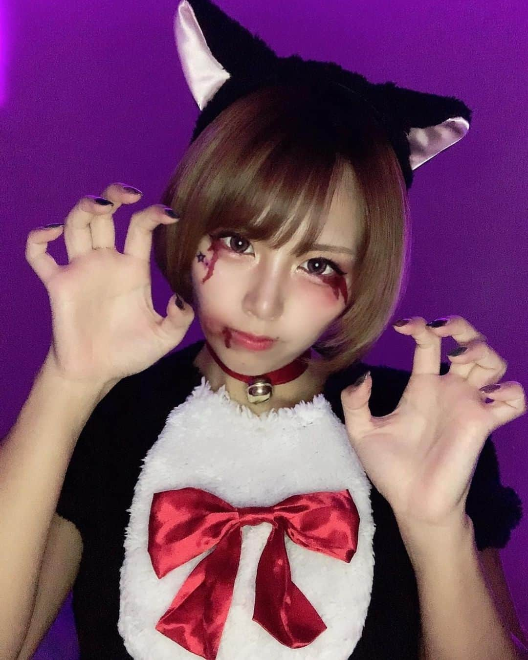 篠崎ゆうきのインスタグラム：「★  *★︎Happy Halloween★︎* ☆+｡trick or treat｡+☆  血の涙流したつもりが ぽこちゃ神回過ぎてまた伝説作り 本当に号泣してしまいました😢笑 ぽこちゃってすごいな。 私は本当にみんなから愛されてるな って心の底から思いました！！ いつも応援してくれてる リスナーの皆様 これからもよろしくお願いします🙇‍♂️ 今日もコスプレしちゃうぞ💜笑笑 1エール条件2で取ってくれた リスナー様には抽選会参加してもらい 私からプレゼントさせて頂きます🎁笑笑 ぽこちゃライブ配信 篠崎ゆうきで検索して見に来てねん💕  #コスプレ #ハロウィン  #ぽこちゃ #月初め #今月の目標 #150エール #トップライバー #伝説のライバー #神回 #篠崎ゆうき」