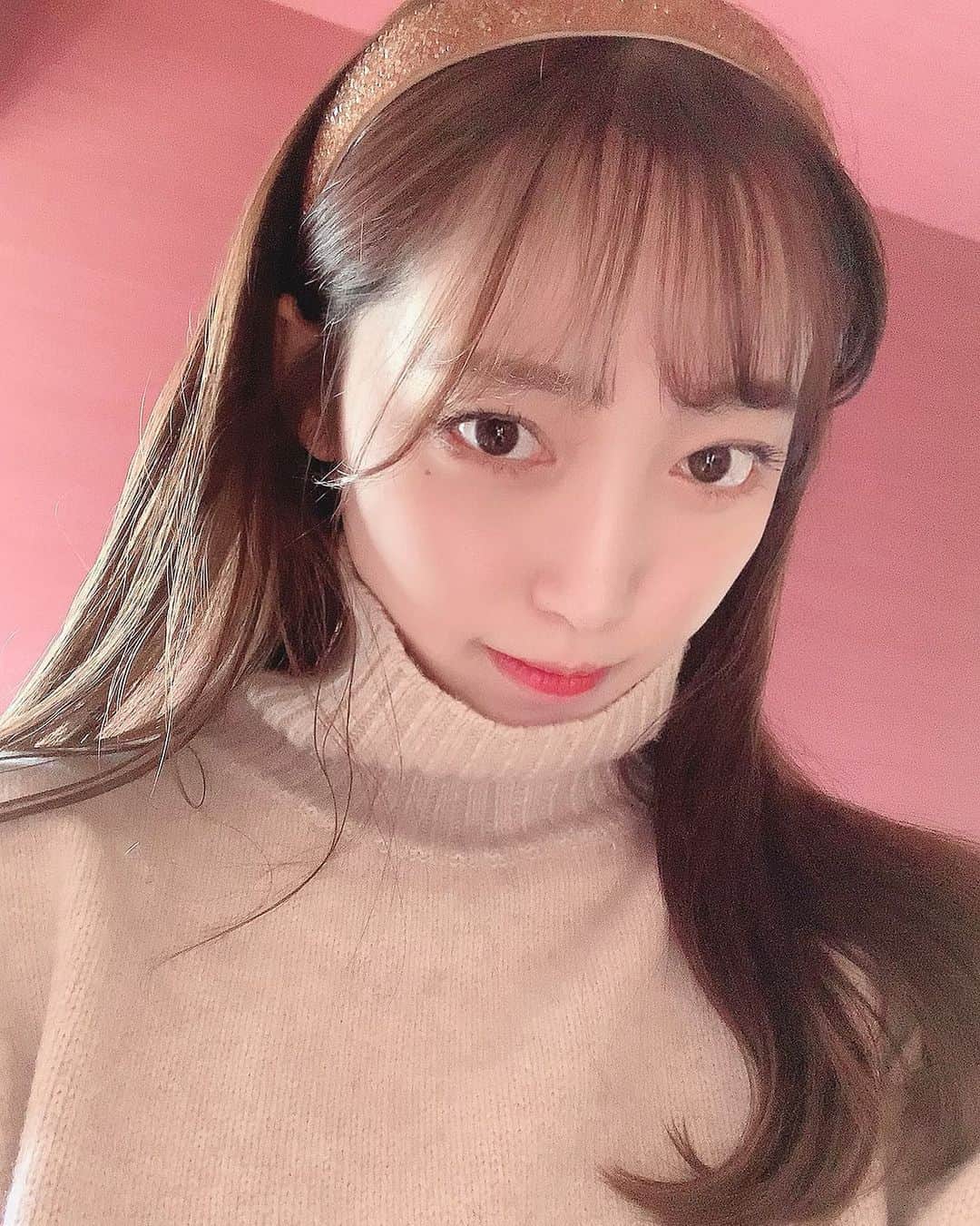 ぐんじりなのインスタグラム：「. 일상~~🥱🤎 . .  #셀카 #셀피 #셀스타그램 #얼스타그램 #메이크 #좋아요 #오오티디 #옷스타그램」