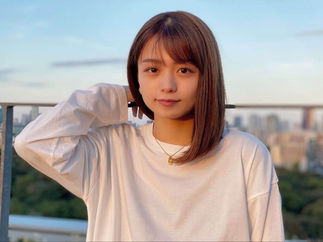 足立佳奈のインスタグラム：「いつも側にいたいから、 側にいられる人でありたいから、 今日も明日も私は歌うよ。」