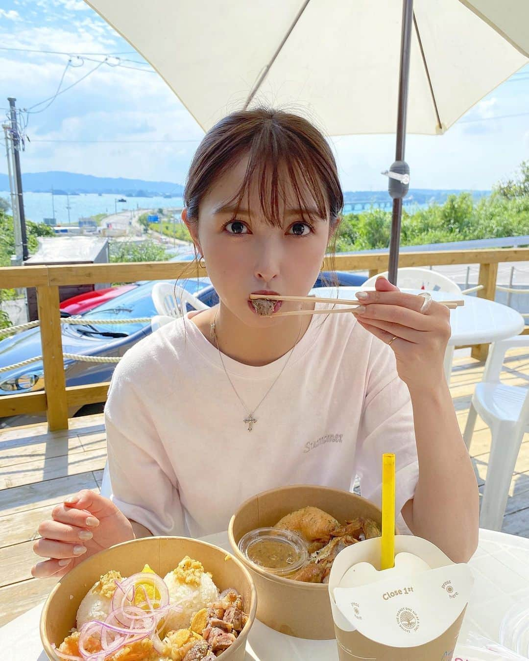 山内遥さんのインスタグラム写真 - (山内遥Instagram)「.  古宇利にあるガーリックシュリンプのお店🦐❤︎ ちょっとハワイの気分になったな〜👧🏼🌈笑 バナナジュースも美味しかった🍌🌼 . #沖縄#沖縄旅行#古宇利島カフェ #kourishrimp#herlipto#コウリシュリンプ」11月3日 21時26分 - haruka__yamauchi