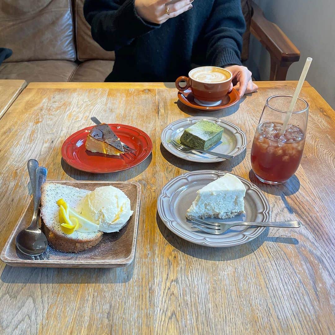 田畑佑莉さんのインスタグラム写真 - (田畑佑莉Instagram)「チーズケーキ部🧀 このあとはしごしてやまだ👩🏼‍🦰と2人で合計9個のケーキを食べることに。楽しかった☺️ 次回はお取り寄せチーズケーキを持ち寄る会🧁」11月3日 21時27分 - lily02tbt