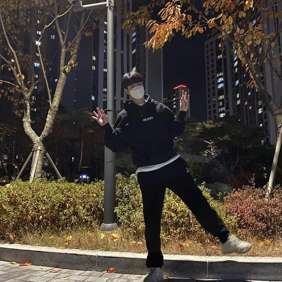 チ・ミンヒョクのインスタグラム：「🖤」