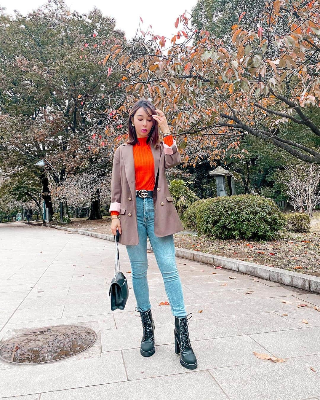 Gabrielaさんのインスタグラム写真 - (GabrielaInstagram)「#OOTD #Lookdodia #コーデ #accessories @eclaterjewellery  #Jacket #EmmaTaylor #Tops @17kg_official  #Denim @murua_official  #Boots @louisvuitton  . ずっとみたかった　King & Queen展を見てきました💕 美術館は子供の頃から大好きで、よく連れってて貰ってたな😌　今回も楽しかった❤️ . Today I went to the Ueno Mori Museum💕 The King & Queen exhibition was amazing 🥰  . . E hoje foi dia de ir ao museu e jantar com amigos❤️ Dia proveitoso🥰 . . #museum #uenomuseum #fashion #autumn #秋コーデ　#上野の森美術館　#ファッション　#お出かけ　#おしゃれ」11月3日 21時31分 - rkgabriela