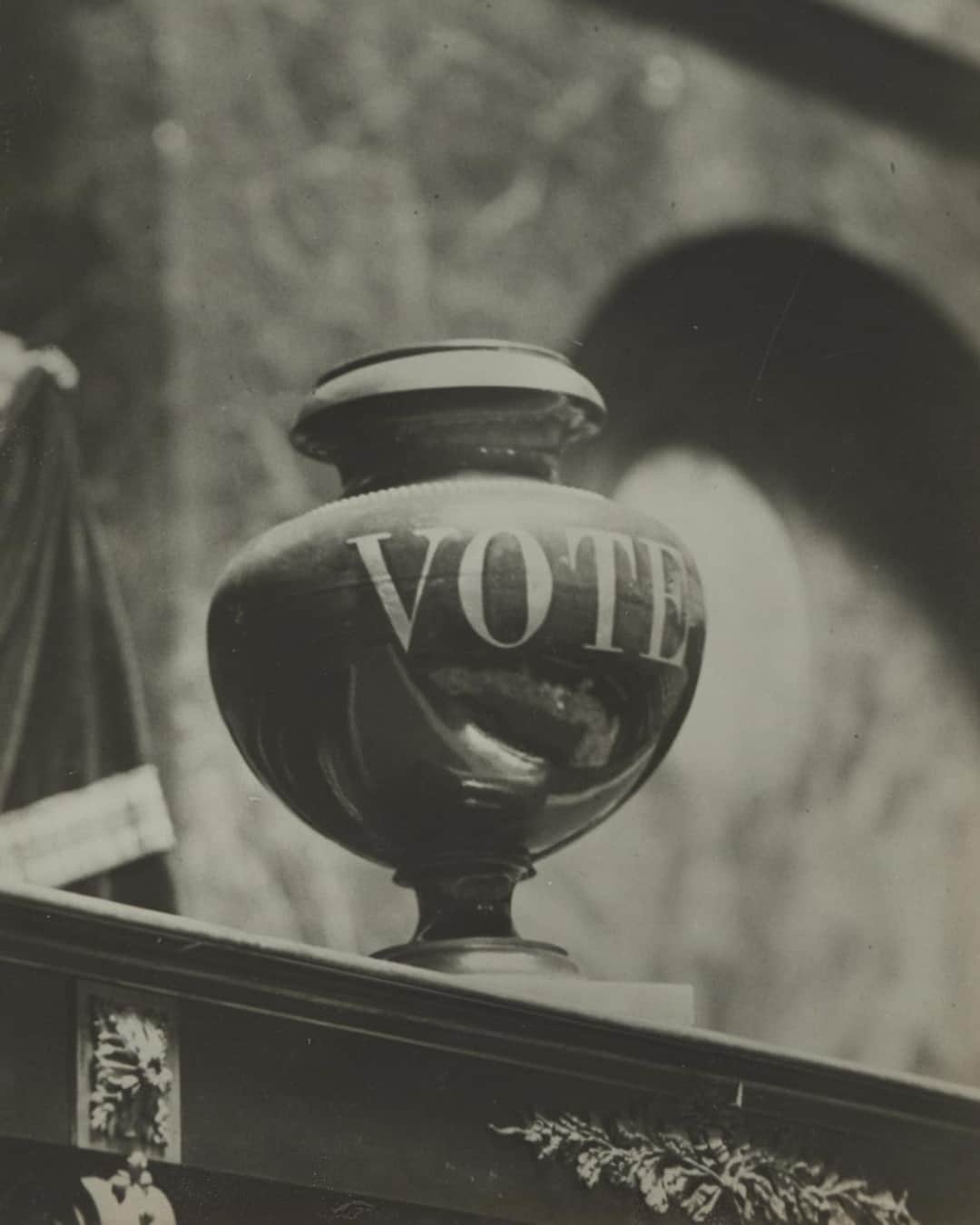 フィラデルフィア美術館さんのインスタグラム写真 - (フィラデルフィア美術館Instagram)「Today is the day to make sure your voice is heard. If you haven't already, go out and vote! In PA it's not too late to drop off your mail-in ballot at an official county location and you can still vote in person at your local polling place. #Vote2020  "Ballot-Urn," around 1910–20, by A. Harlingue」11月3日 21時31分 - philamuseum