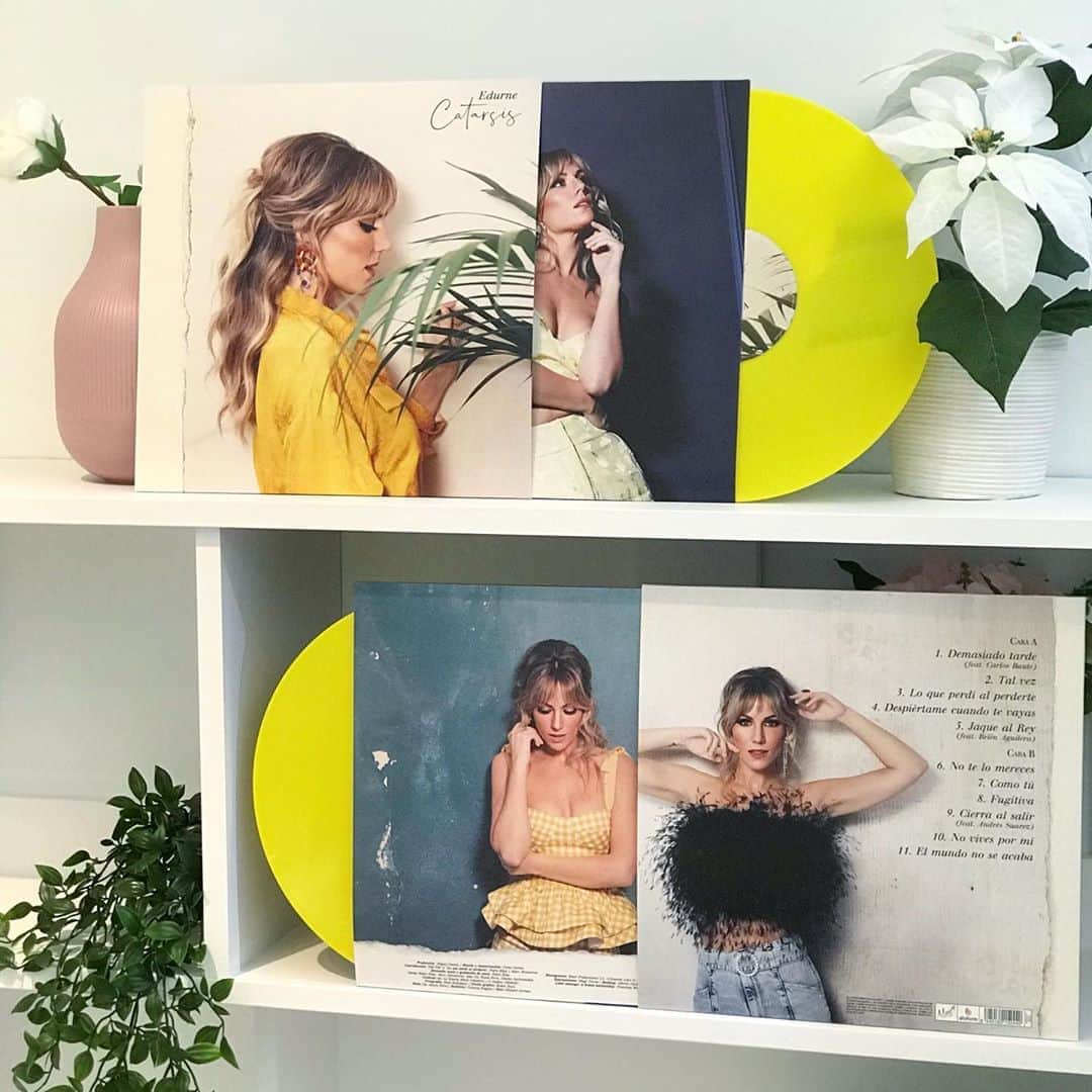 エドゥルネのインスタグラム：「¡Mirad lo que me ha llegado ya! 😱😱😱😱 No estoy OK. 🥺🥺🥺 El 20 de Noviembre sale oficialmente a la venta mi primer vinilo. Está agotado en muchos sitios, así que no creemos que llegue a tienda. (Aún quedan algunos en Fnac) 💋💋💋」