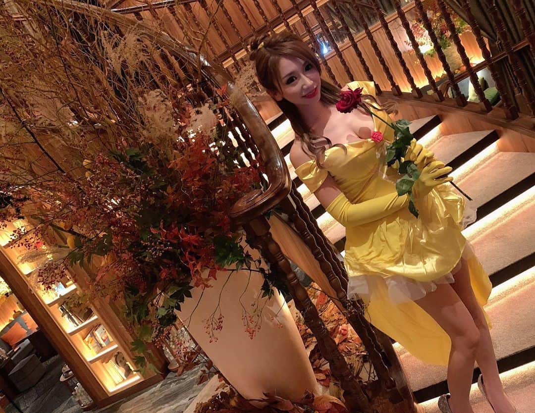 神咲れんのインスタグラム：「30歳になりました〜っ💗﻿ ﻿ お祝いしていただいた方﻿ ありがとうございます🙇‍♀️💓💓﻿ ﻿ これからもっと可愛く綺麗になれるよう﻿ 努力しますのでよろしくお願いします🥺w﻿ ﻿ ﻿お仕事も頑張ります🙋‍♀️🙋‍♀️笑 ﻿ ﻿ ﻿ #ファブリック﻿ #歌舞伎町﻿ #キャバクラ﻿ #キャバ嬢﻿ #ハロウィン﻿ #ハロウィンコスプレ﻿ #美女と野獣﻿ #ベル﻿ #Halloween﻿ #beautyandbeast﻿ #bell﻿ #costume」